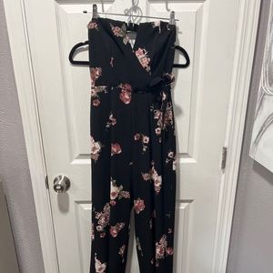 Sleeveless floral romper